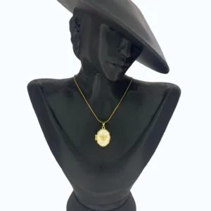 Gold Çelik Resim Konulan Açılan Beyaz Çiçekli Kolye